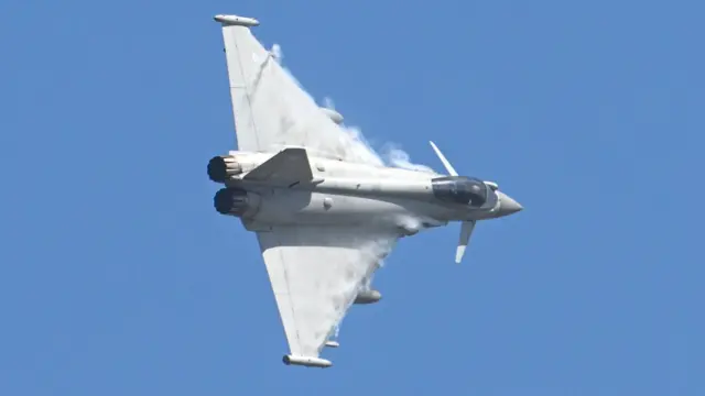 Diyaaradda xawaaraha sare ee Typhoon