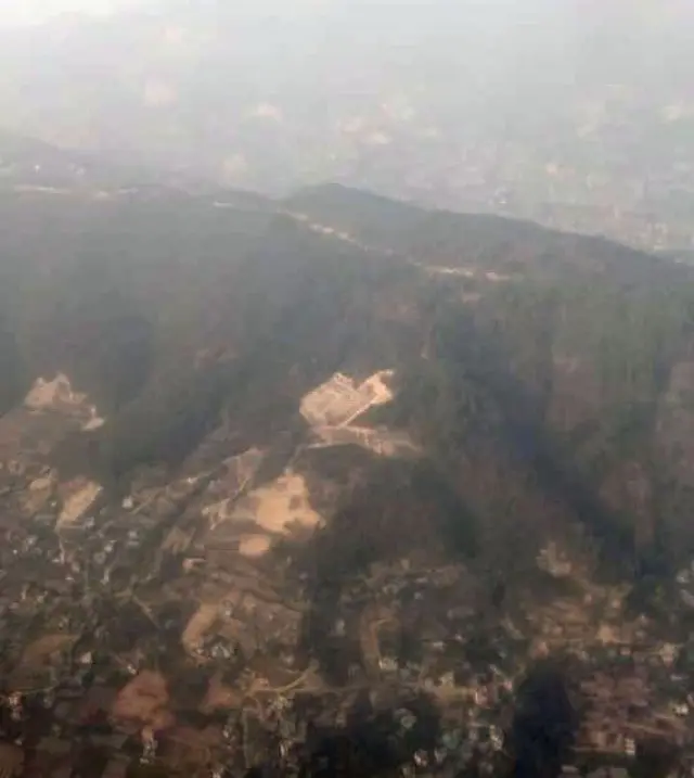 काठमाण्डू उपत्यकाको पश्चिमी भेगमा भिरालो क्षेत्रमा कित्ताकाट गरिएको जग्गा