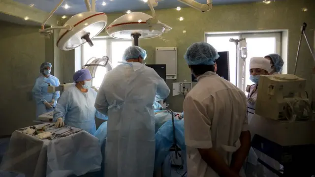Хірурги під час операції