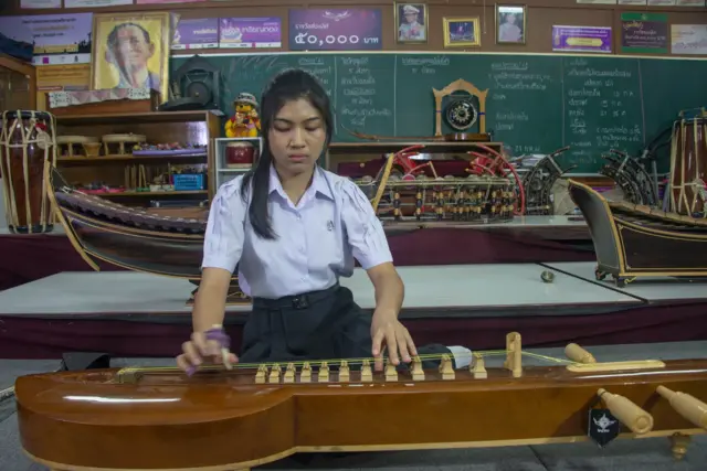 รมย์ชลี สุวรรณมณี นักเรียนชมรมดนตรีไทยร่วมสมัย โรงเรียนเตรียมอุดมศึกษา