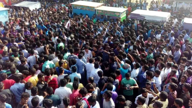 சென்னையில் நடந்த ஜல்லிக்கட்டு ஆதரவு பேரணி