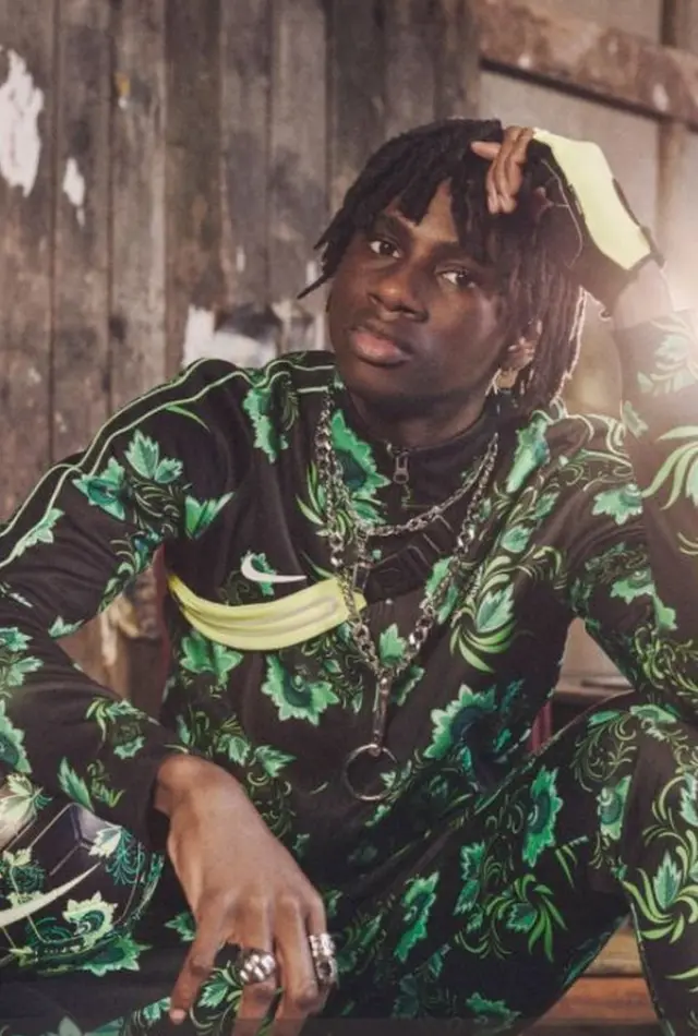 Model wey wear Super Eagles shirt