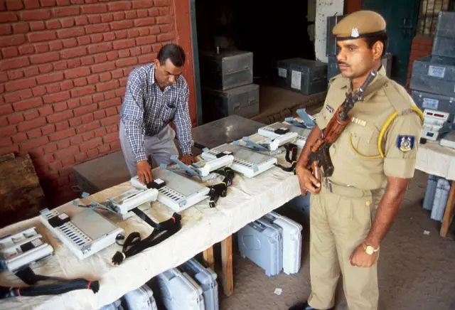 ஒரே நாடு ஒரே தேர்தல்: இந்தியாவில் அரசமைப்பு நெருக்கடியை ஏற்படுத்துமா?