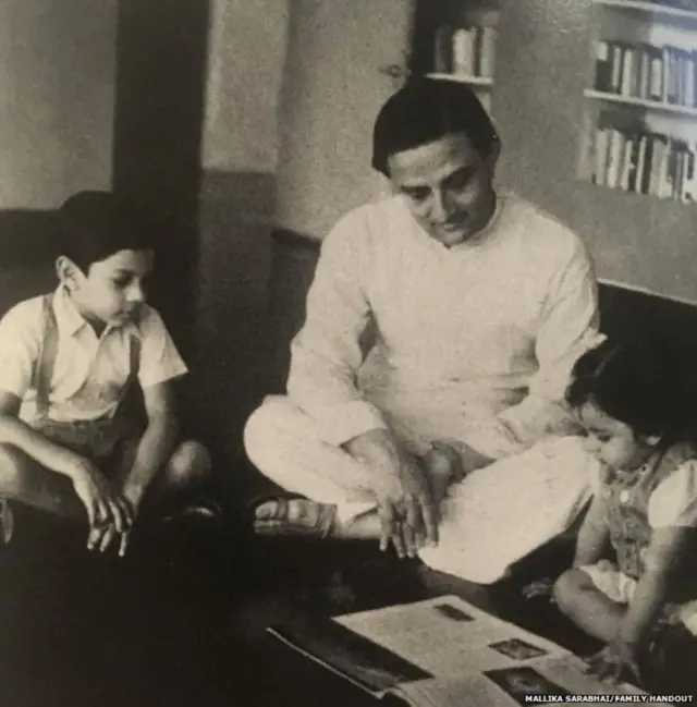 બાળકો સાથે સારાભાઈ