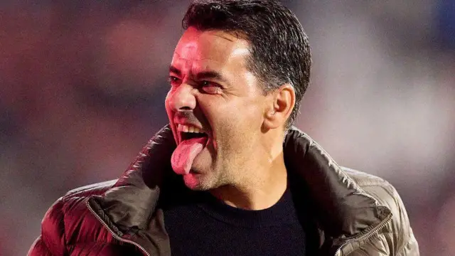 میشل، سرمربی جیرونا، او به طور مستمر با پپ گواردیولا در تماس است