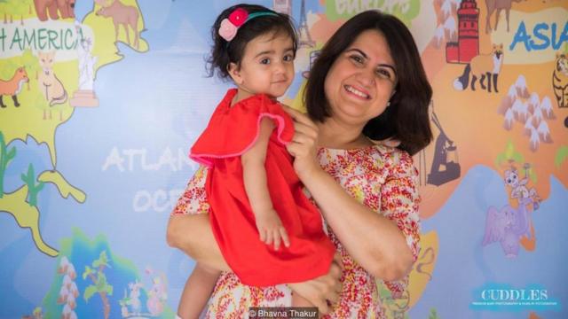 Bhavna Thakur,como funciona o bônus do betano43 anos, com a filha