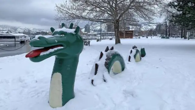 مجسمه‌ای چهار متری