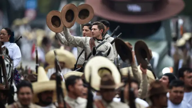 Soldados revolucionarios mexicanos