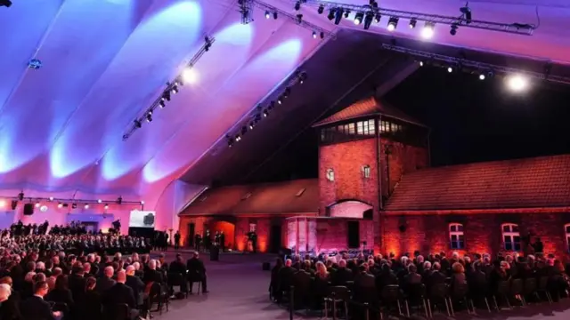  مراسم یادبود هولوکاست