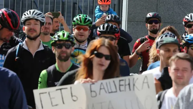 Учасники акції на підтримку Ганни Соловій під міністерством молоді та спорту
