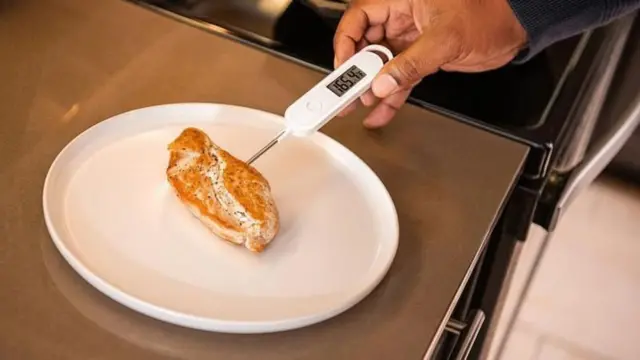 இறைச்சி வெந்துவிட்டதா என்று உறுதி செய்வது எப்படி? சமைக்கும் போது கவனிக்க வேண்டிய முக்கிய விஷயங்கள்