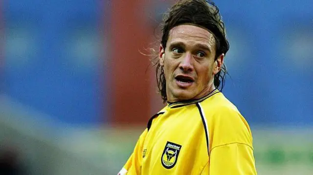 به لوکاس کامینلی پیشنهاد ماندن در آکسفورد داده شد اما برایان تالبوت، سرمربی جدید، هیچکدام از بازیکنان آرژانتینی را نمیخواست