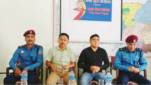 पत्रकार सम्मेलनमा प्रहरी