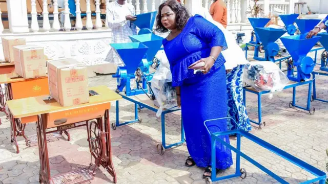 Ẹ̀rìlọta tí Oluwo pin fun awọn ara ilu.