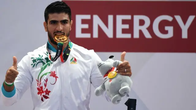 محسن محمدسیفی در آستانه ثبت رکوردی افسانه‌ای برای ووشو است. او با کسب ۳ طلا، در فهرست پرافتخارترین ورزشکاران ایران قرار دارد و با کسب مدال طلا در هانگژو رکوردی تاریخی از خود به جا می‌گذارد