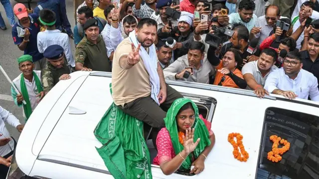 आरजेडी की उम्मीदवार रेखा कुमारी तीसरे पायदान पर रहीं और उन्हें 14,273 वोट मिले