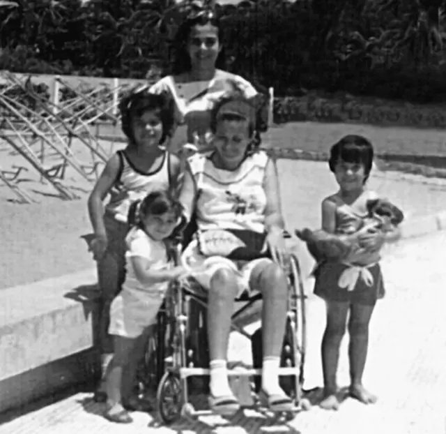 मारिया अपने परिवार के साथ