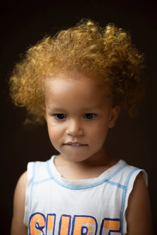 рыжеволосый ребенок