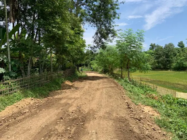 लवलीना के घर तक जाने के लिए रास्ता बनाया गया है. उन्होंने बीबीसी से बातचीत में कहा कि वो घर जाने को लेकर उत्सुक हैं क्योंकि उनके घर के लिए रास्ता बन गया है.