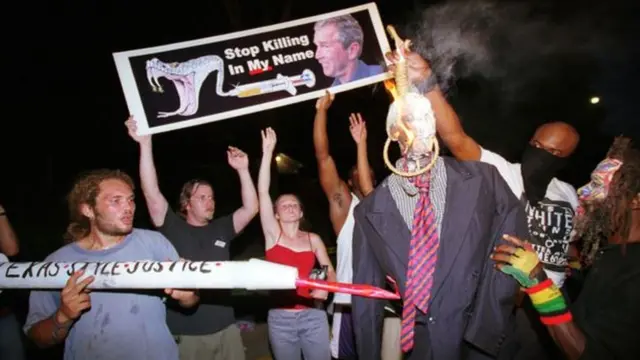 در سال ۲۰۰۰ در پی اعدام یک محکوم تظاهراتی در اعتراض به آن انجام گرفت