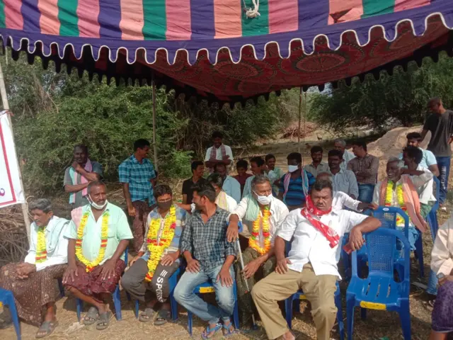 తెలంగాణలో కలిపేయాలంంటూ నిరసనలు