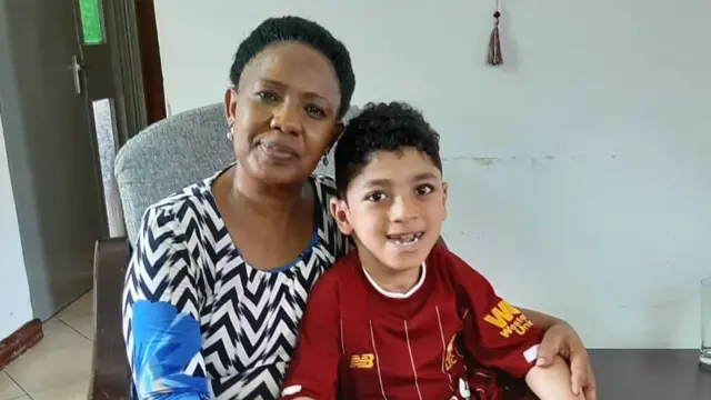 Ali akiwa na muuguzi wake