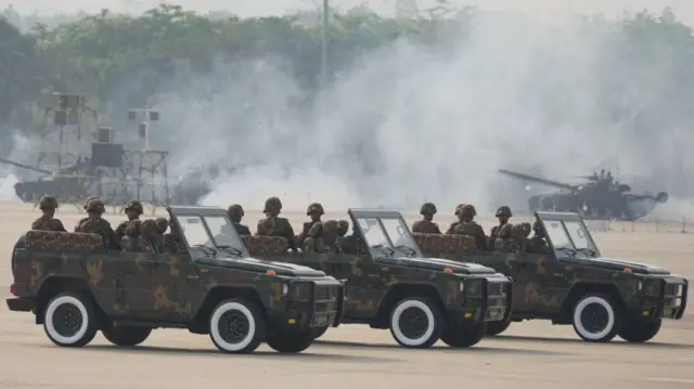 ကာကွယ်ရေးအသုံးစရိတ်ကို မနှစ်ကထက် ကျပ်ဘီလီယံ ၂၀၀၀ နီးပါး တိုးမြှင့်ချပေးခဲ့တာပါ။