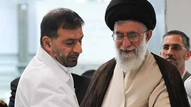 હસન તેહરાની મુકદ્દમ અને ઈરાનના સર્વોચ્ચ નેતા આયતુલ્લાહ ખામેનેઈ 