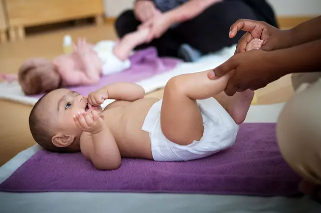 Бөбөктөргө массаж жасоо