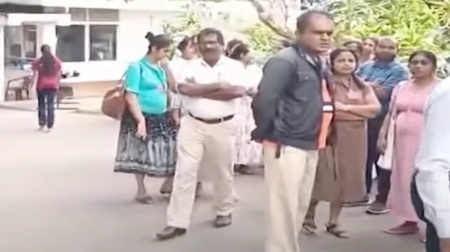 අධ්‍යයන පොදු සහතික පත්‍ර උසස් පෙළ උත්තර පත්‍ර අගැයීම් කරනු ලබන ගුරුවරියන් සාරියක් හෝ ඔසරියකින් සැරසි නොපැමිණීම නිසාවෙන් කොළඹට නුදුරු ප්‍රධාන පාසලකට ඇතුල්වීම තහනම් කර තිබේ