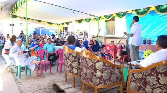 Puluhan warga di Bunaken Kepulauan berkumpul untuk sesi tatap muka dengan Awi (22/3), di mana sejumlah warga menyuarakan keluhan dan harapan mereka