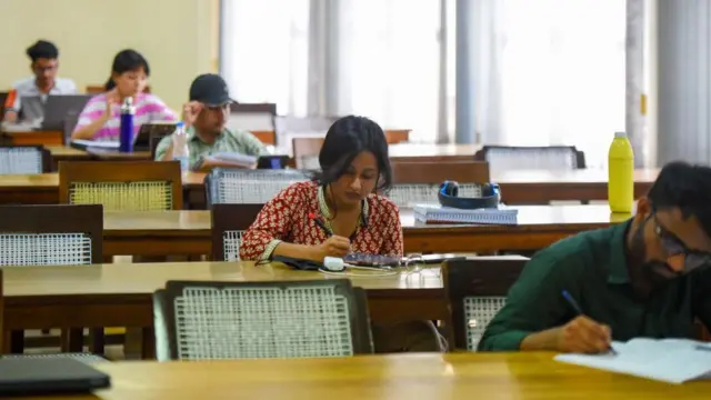  पुस्तकालय 