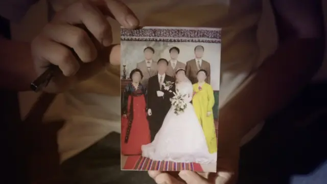 전씨가 북한에서 갖고 나온 남측 친척 사진. 사진을 보기 전까지 지선씨는 전씨가 스파이라고 의심했다