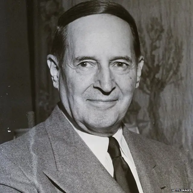 ਜਪਾਨ ਵਿੱਚ ਅਮਰੀਕੀ ਫ਼ੌਜ ਦੇ ਕਮਾਂਡਰ ਜਨਰਲ ਡਗਲਸ ਮੇਕਾਰਥਰ