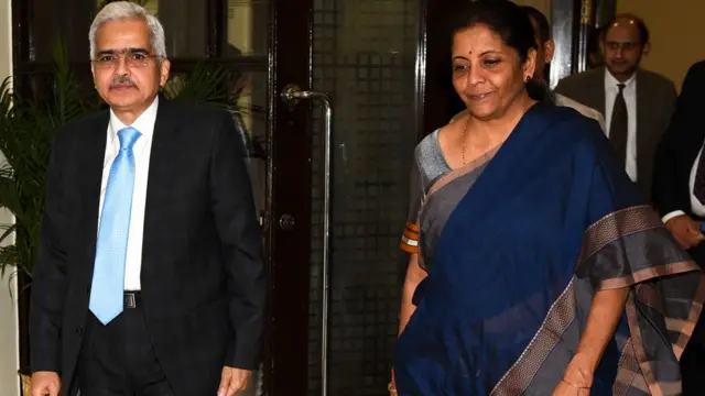 શક્તિકાંત દાસ અને નિર્મલા સીતારમણ