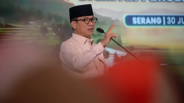 Menteri Desa dan Pembangunan Daerah Tertinggal (Mendes PDT) Yandri Susanto memaparkan tentang program Sehati di Cikande, Kabupaten Serang, Banten, Selasa (30/6/2026).