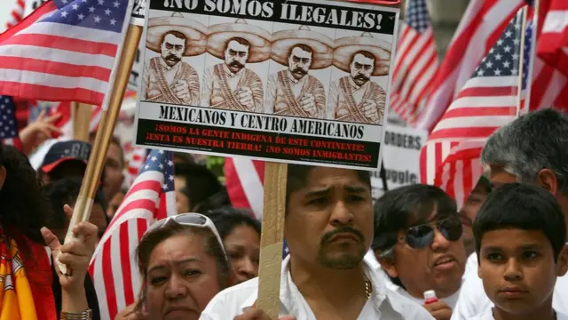 Нелегальные мигранты на марше протеста в Нью-Йорке