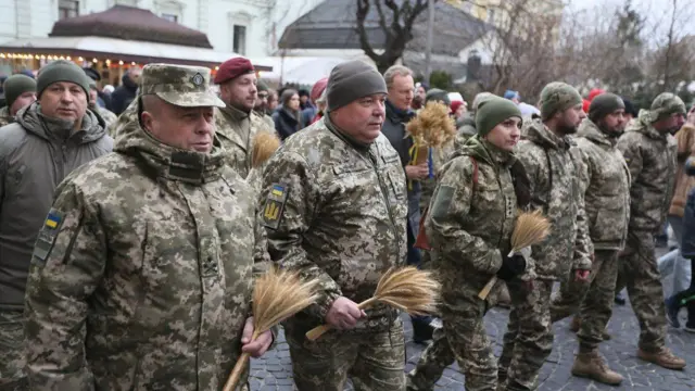 Військові з дідухами в руках, Львів 2024 рік