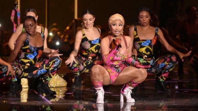 Bishii Febraayo 2021, Minaj aabbeheed, Robert Maraj, ayaa dhintay isagoo ku socda waddo ku taal shasiiradda ka dib markii uu gaari jiiray.