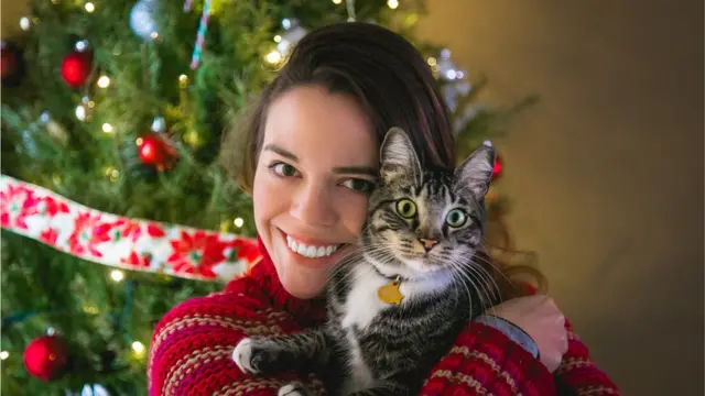 Девушка с котом