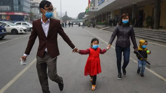 Việc cho trẻ đi học hay tiếp tục nghỉ vẫn gây tranh cãi