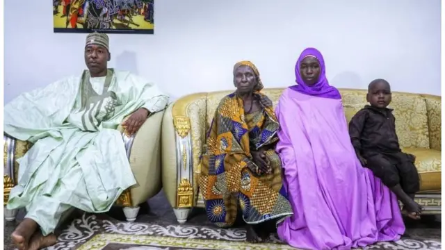 Borno state Govnor Babagana Zulum with Ruth, her mama and her pikin