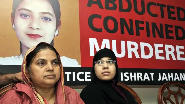 இஷ்ரத் ஜஹானின் தாய் மற்றும் சகோதரி