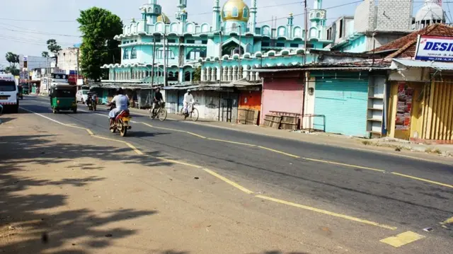 இலங்கை : வடக்கு, கிழக்கு மாகாணங்களில் முழு கடையடைப்பு போராட்டம்