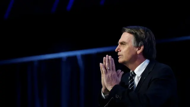 Jair Bolsonaro,cassinos com rodadas grátis no cadastroperfil, com as mãos juntascassinos com rodadas grátis no cadastrofrente ao rosto