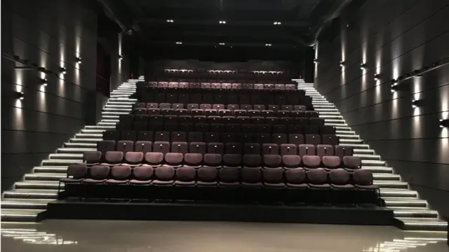 Bursa'da faaliyet gösteren Podyum Sanat Mahal sahnesi.