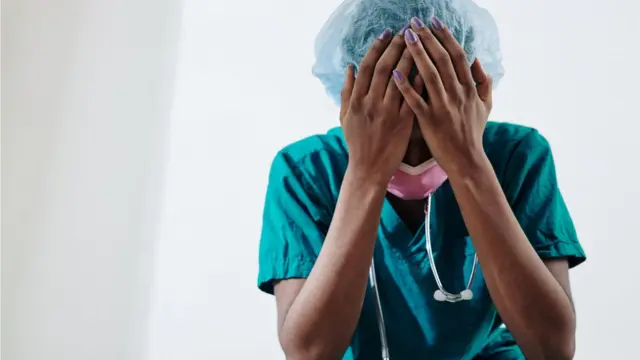 Infirmière en pleure