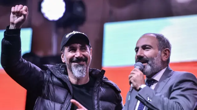 Serj Tankian, göstericilerin öfkelerini pozitif bir harekete dönüştürdüğünü söyledi