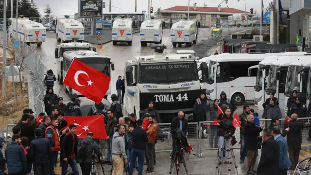Protestas en la embajada de Holanda en Turquía