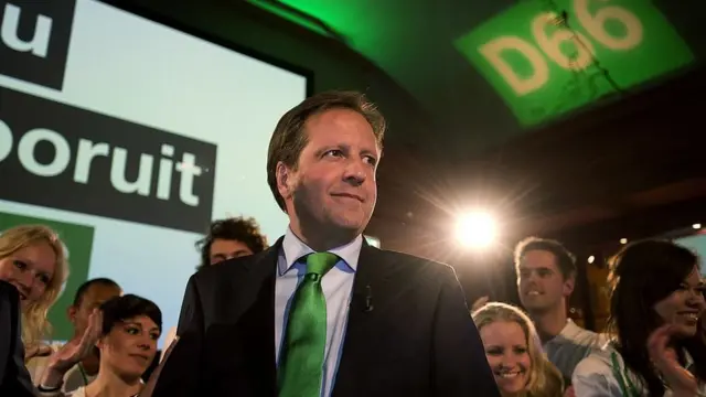 Muhalafetteki Demokratlar 66 (D66) Partisi lideri Alexander Pechtold, "Diktatörlük eğilimi gösteren bir ülkenin buraya gelip siyasi kampanya yapması saçma" diyor